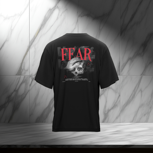 Oversized streetwear outfit featuring modern urban fashion with comfortable, loose-fitting garments perfect for city style.