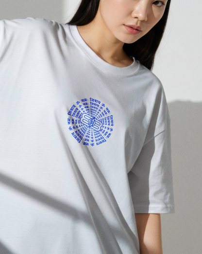 Girl wearing a white t-shirt with a blue Shiv design on a plain background

White oversize T-shirt 240 GM 100% cotton, Krypton Studio India Online